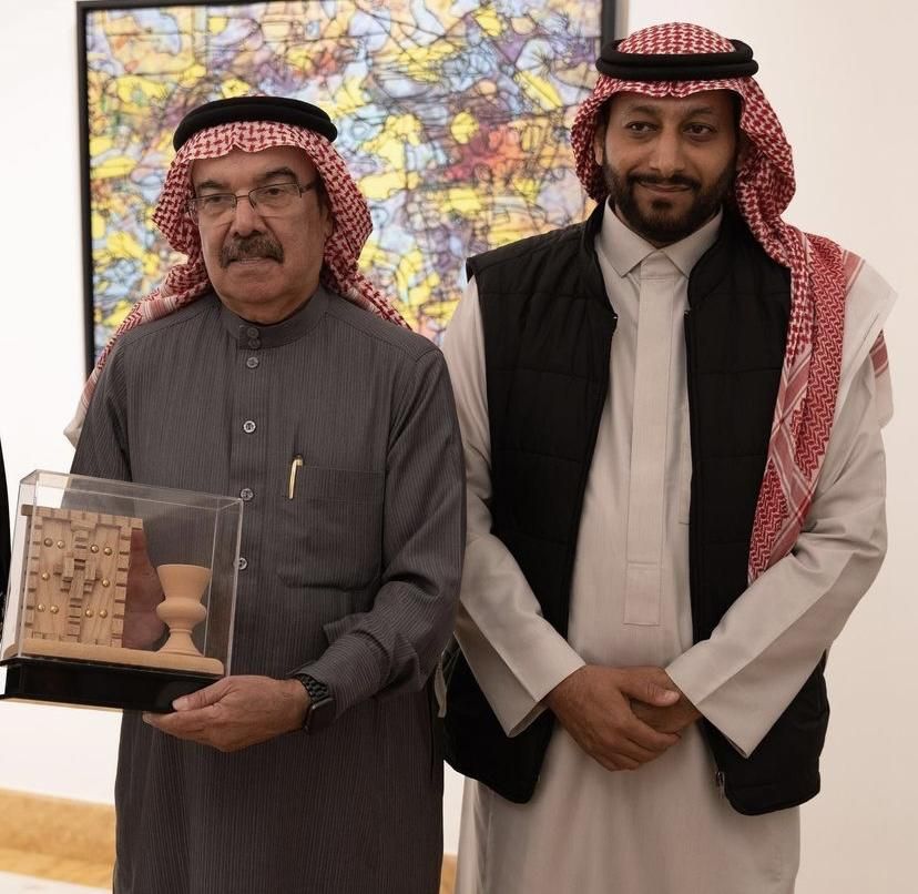 معرض بلا ملامح