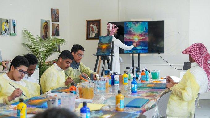 في إطار دعم الموهبة والإبداع لدى الطلاب، تنظم دار نورة الموسى للثقافة والفنون، بالشراكة مع الإدارة العامة للتعليم بمحافظة الأحساء، مجموعة من الورش الفنية والثقافية، بهدف صقل وتنمية مهارات الطلاب الموهوبين