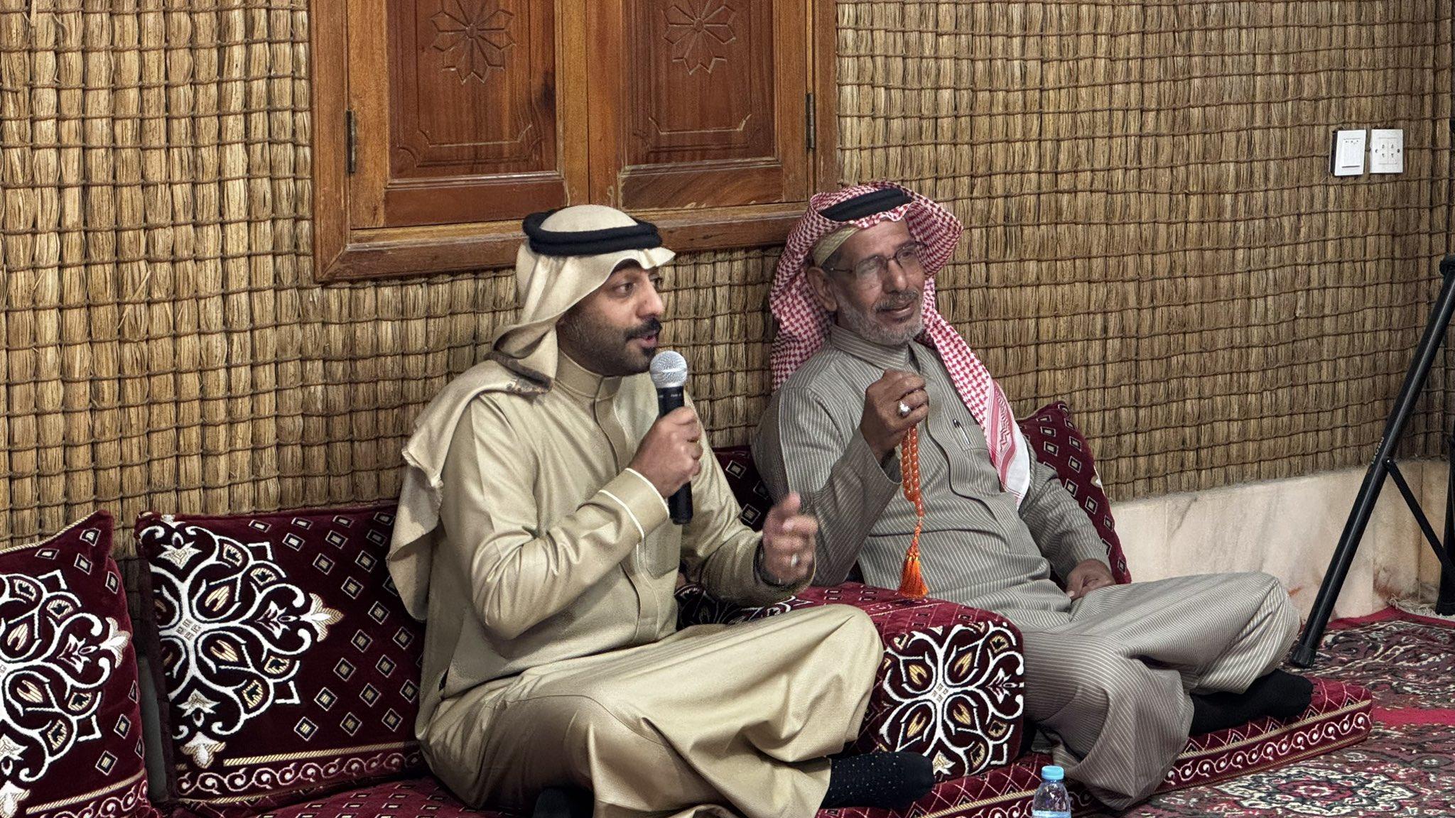 أمسية شعرية 🪶 في دار نورة الموسى للثقافة والفنون، بالتعاون مع منتدى الأدب الشعبي بجمعية الثقافة والفنون بالأحساء، قدّمها الشاعر والإعلامي راشد القناص