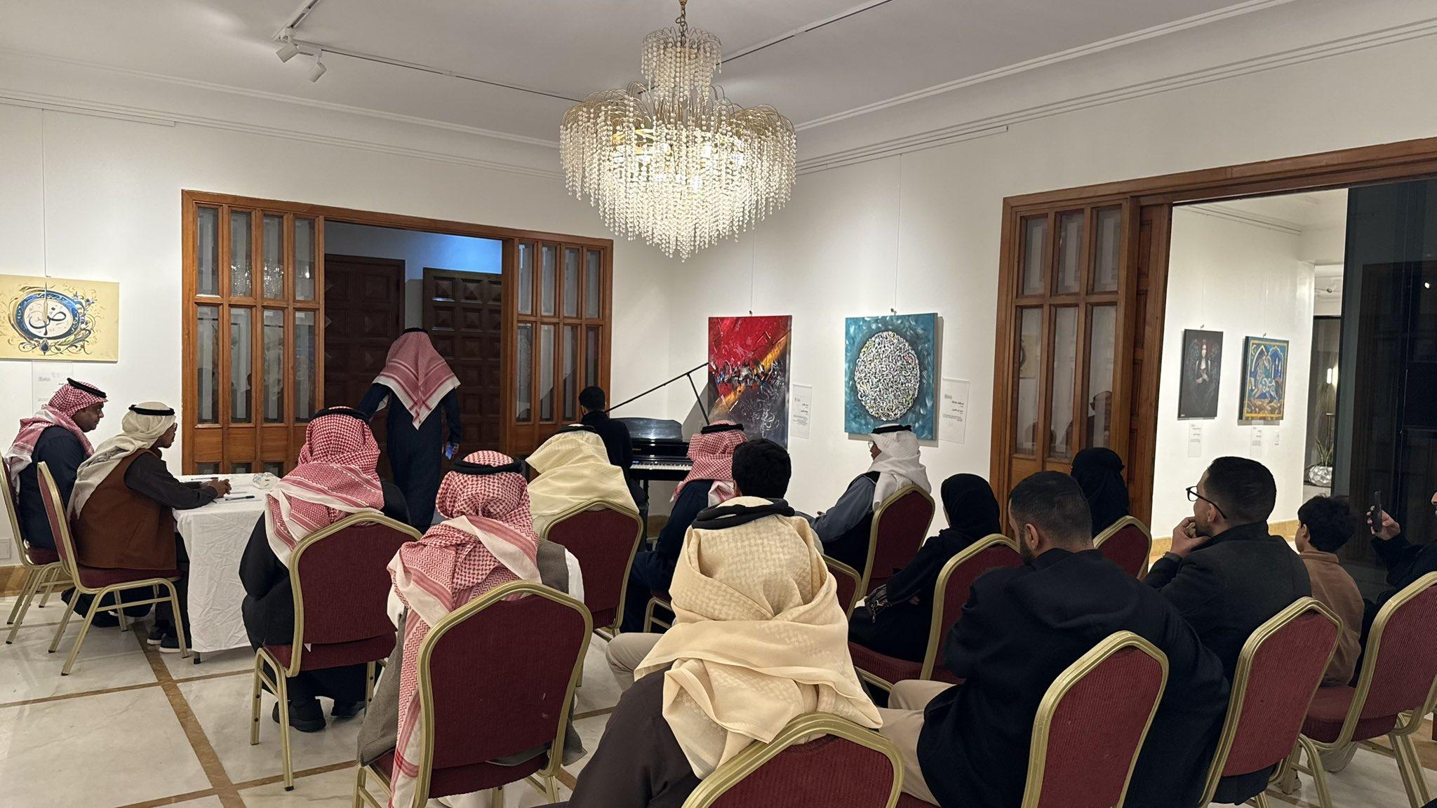 أول عزف حي وتقييم مباشر 🎼 ضمن سلسلة الليالي الموسيقية للمشاركين في مسابقة هاكاثون فن ثون (مسار الموسيقى)، حيث اجتمع المهتمون بالمجال في تجربة موسيقية تفاعلية، تمهيدًا لعروض موسيقية قادمة تحمل تنوعًا وإبداعًا أكبر